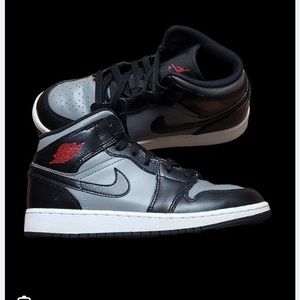 AIR JORDAN 1 Mid ‘Shadow’